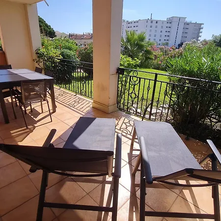 Apartment T3 Climatise En Rez-de-jardin, Piscine, Et Centre-ville A Pied - 6 Pers, Ste Maxime - Fr-1-780-42 Sainte-Maxime