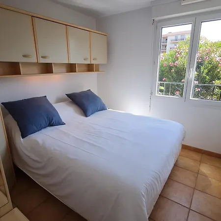 T3 Climatise En Rez-de-jardin, Piscine, Et Centre-ville A Pied - 6 Pers, Ste Maxime - Fr-1-780-42 Apartment