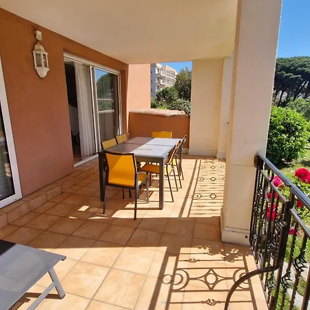 Apartment T3 Climatise En Rez-de-jardin, Piscine, Et Centre-ville A Pied - 6 Pers, Ste Maxime - Fr-1-780-42 *